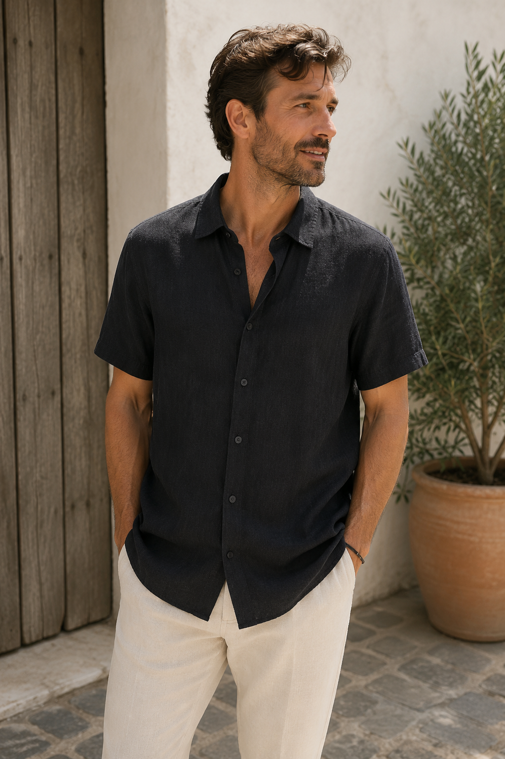 Short-sleeve men's shirt with front button closure and clean seam construction