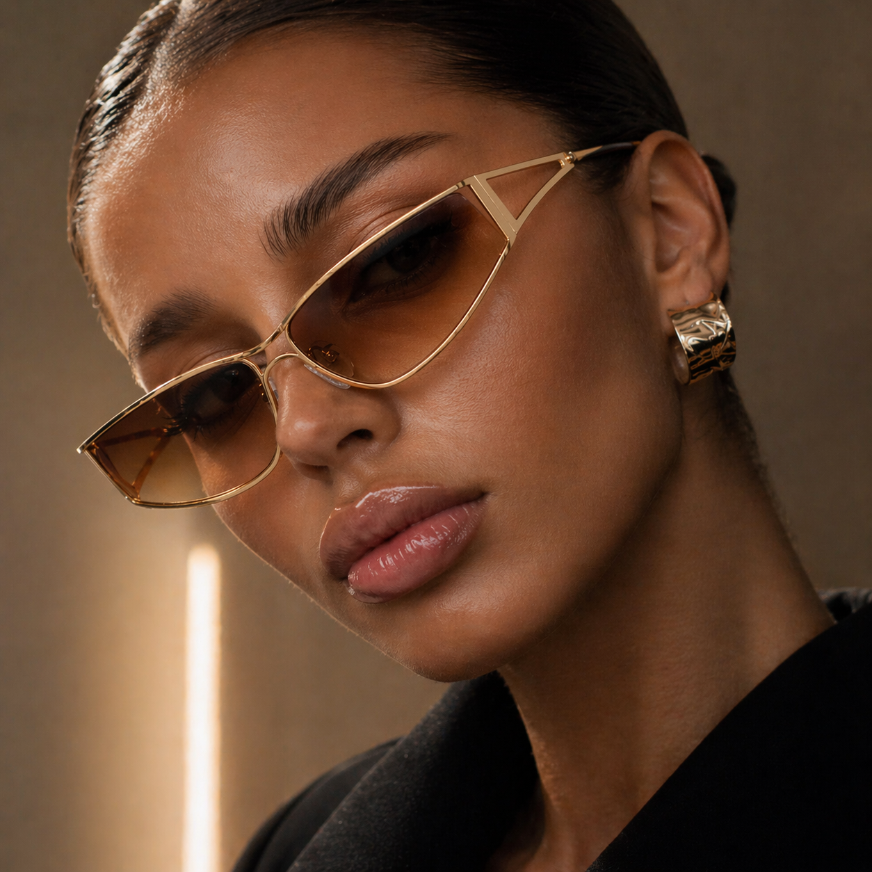 Adjustable nose pad detail on metal sunglasses
