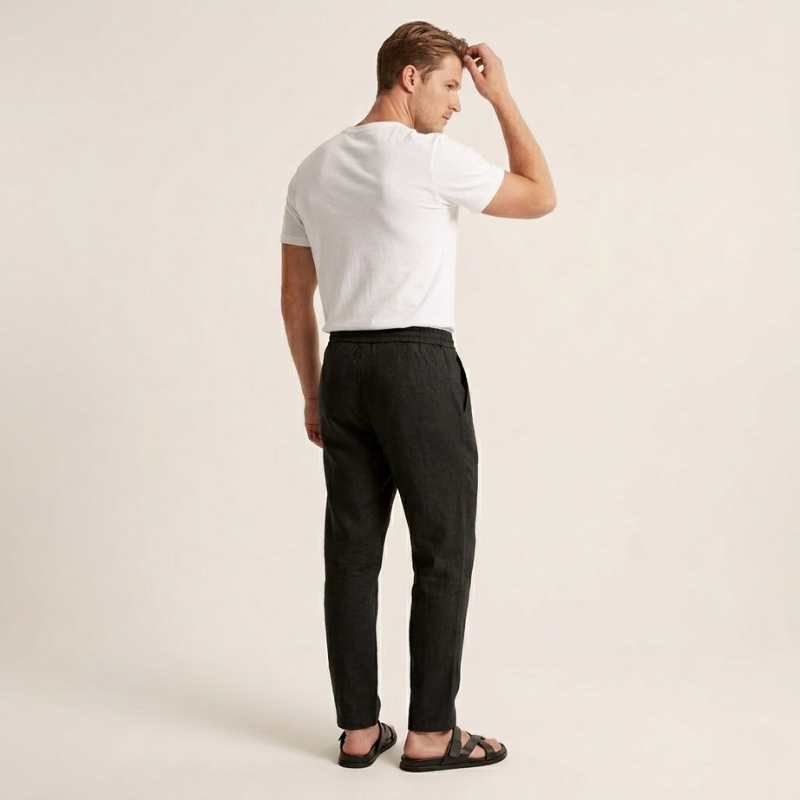 Men's lightweight woven tapered pants with drawstring closure and side pockets