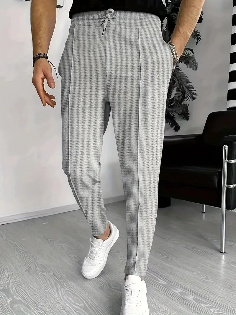 Men's woven trousers with side pockets and narrow hem