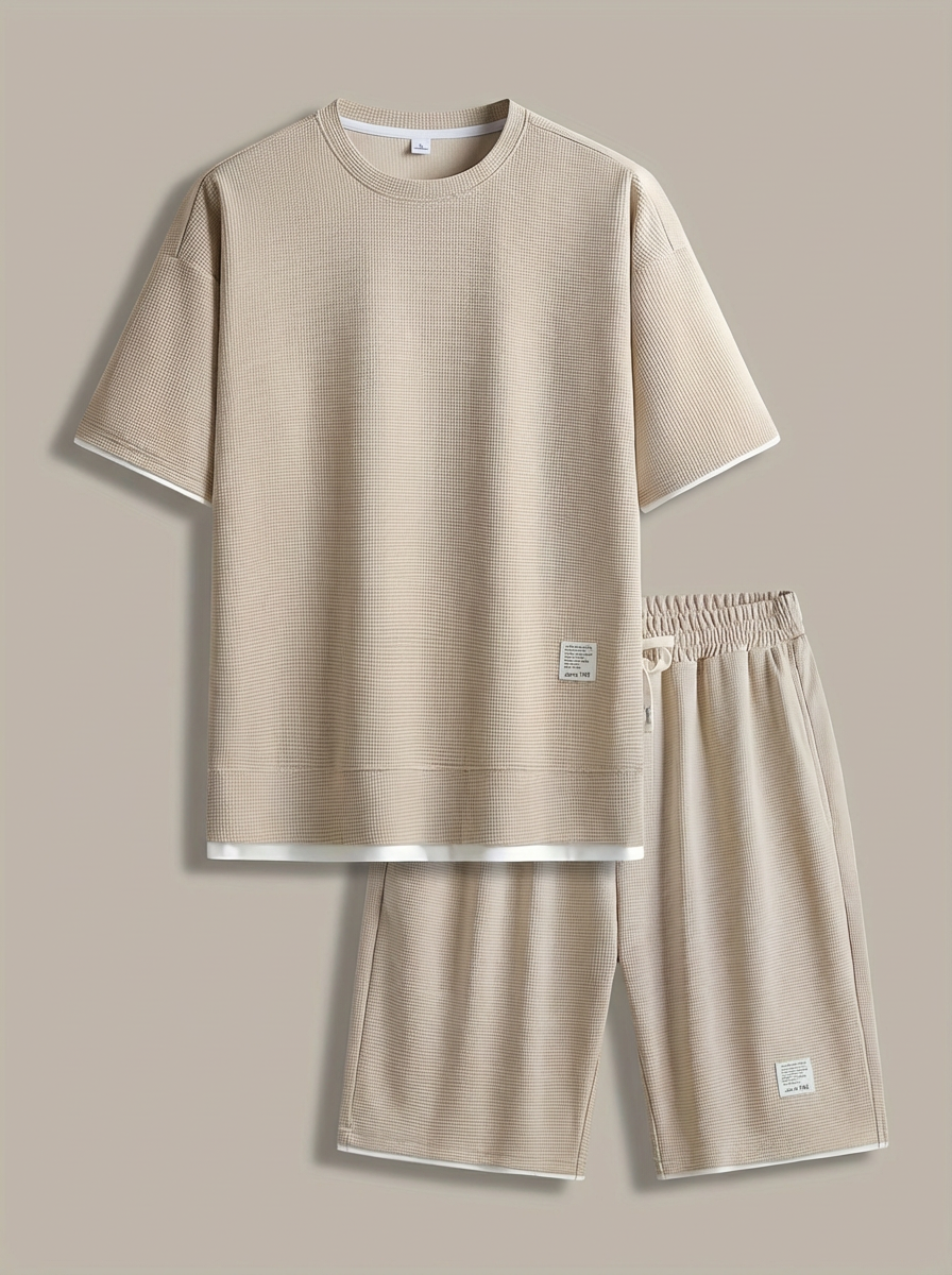 Men's casual matching set with structured fabric t-shirt and straight-leg shorts