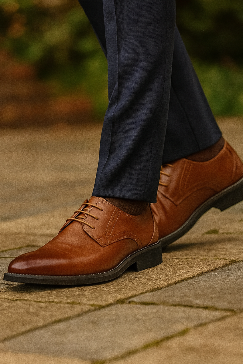 Men's classic leather Oxford shoes with lace-up closure, front three-quarter view