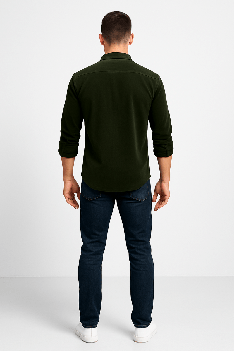 Men's relaxed overshirt featuring a classic shirt collar and long cuffed sleeves