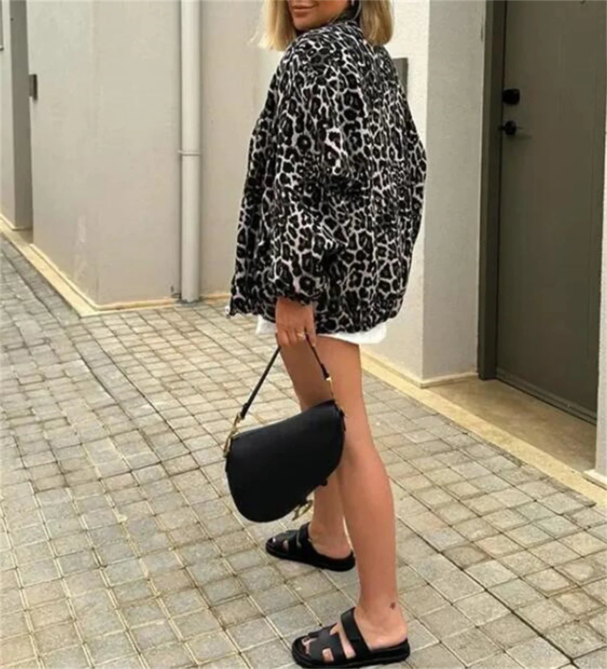 Lightweight leopard print jacket for women with side pockets