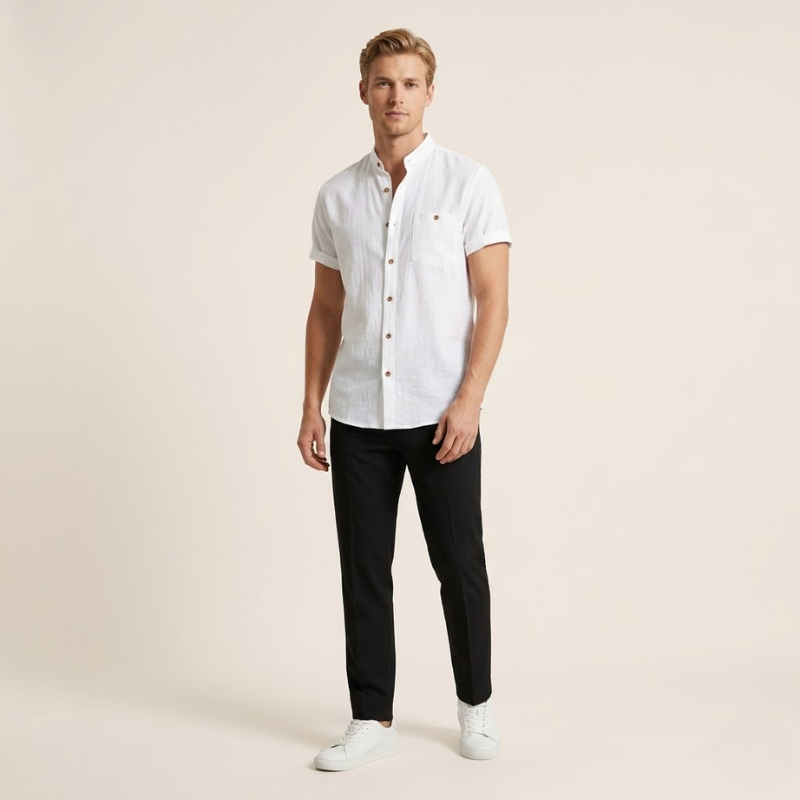 Short-sleeve men's woven shirt with front button closure and rounded hem
