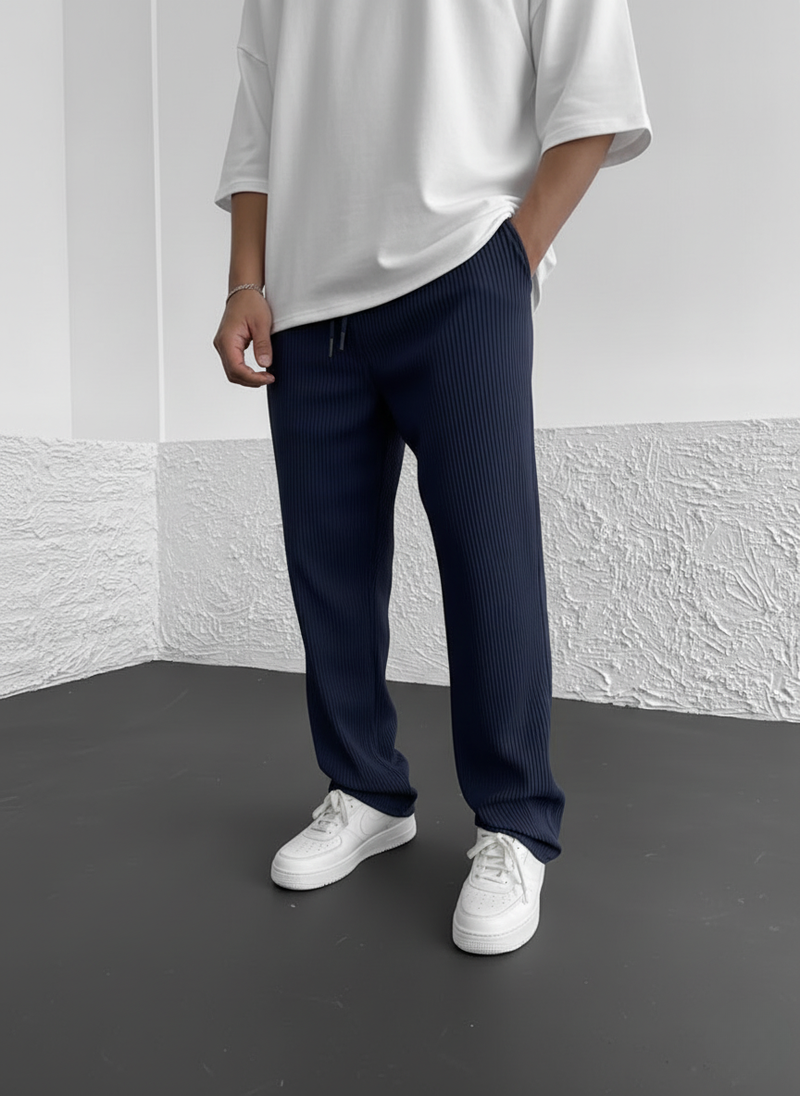 Men's pull-on ribbed trousers with a relaxed fit and full-length cut
