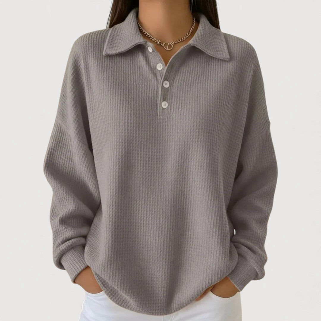 Women's relaxed waffle-knit sweater with collar and ribbed cuffs