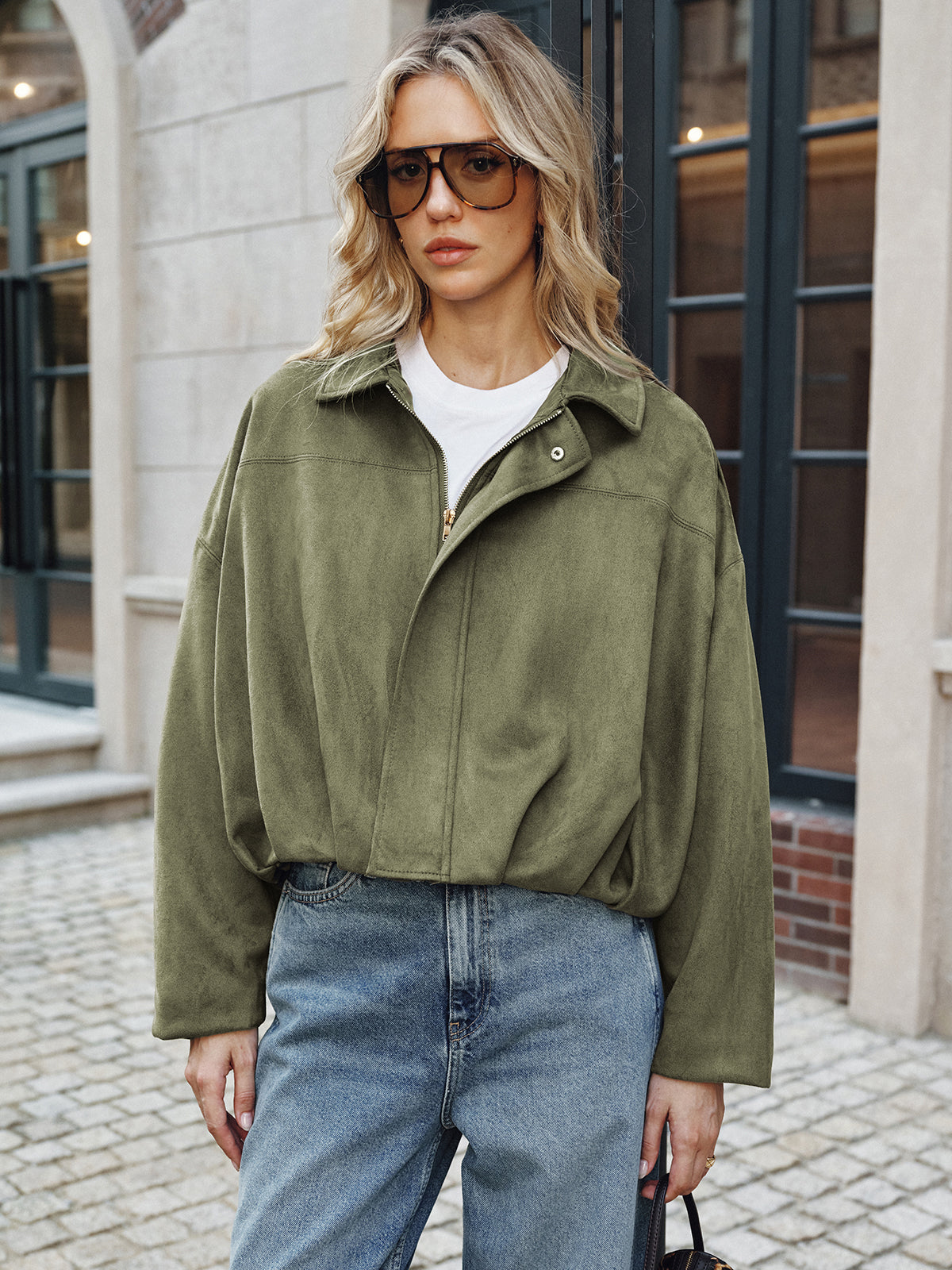 Women's zip-up jacket with classic collar and soft structured fabric