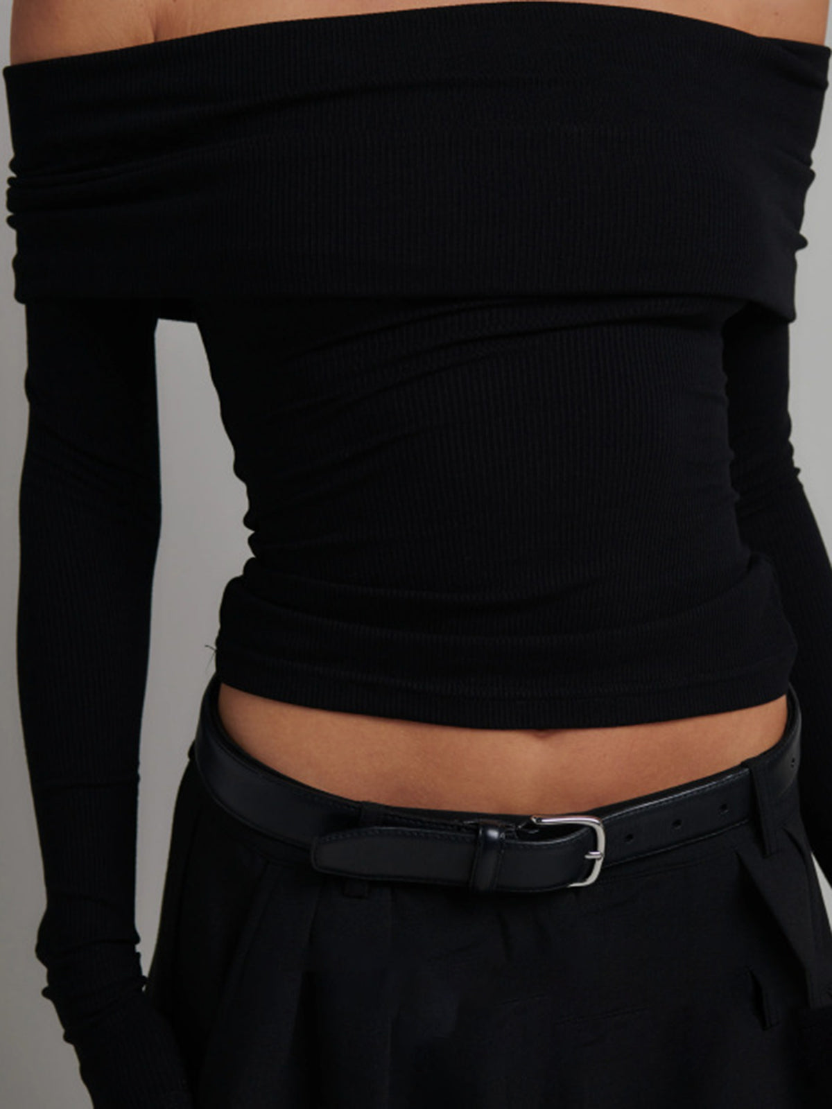 Women's stretchy ribbed off-shoulder top with long sleeves, cropped fit