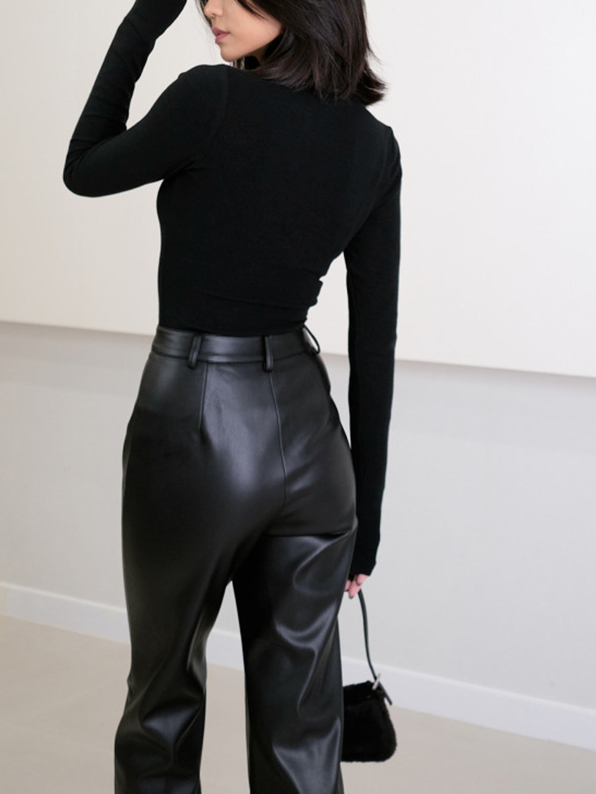 Women's faux leather trousers with side pockets and full-length straight legs