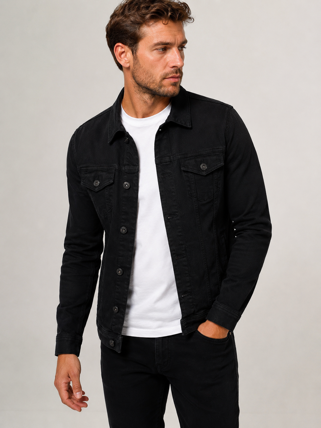 Men's regular fit denim jacket with long sleeves and button cuffs
