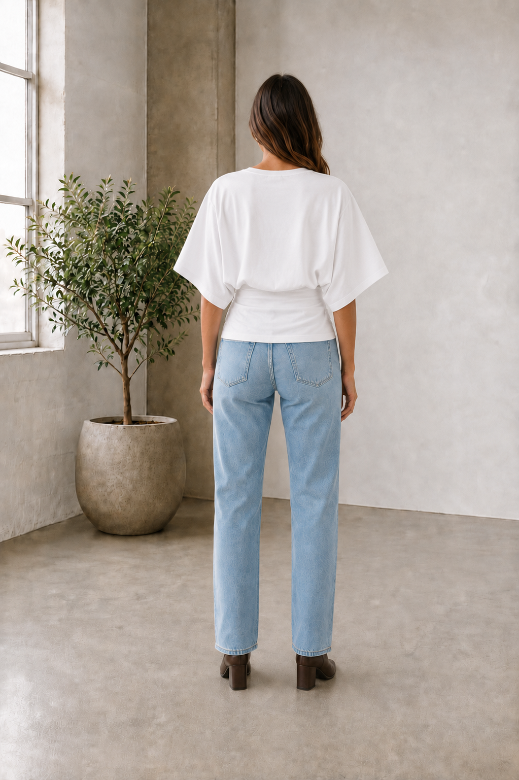 Draped short-sleeve women's top with cropped silhouette and extended sleeves