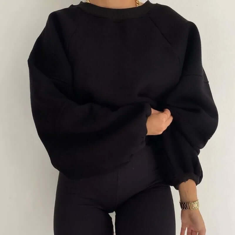 Relaxed-fit women's fleece sweater with voluminous long sleeves