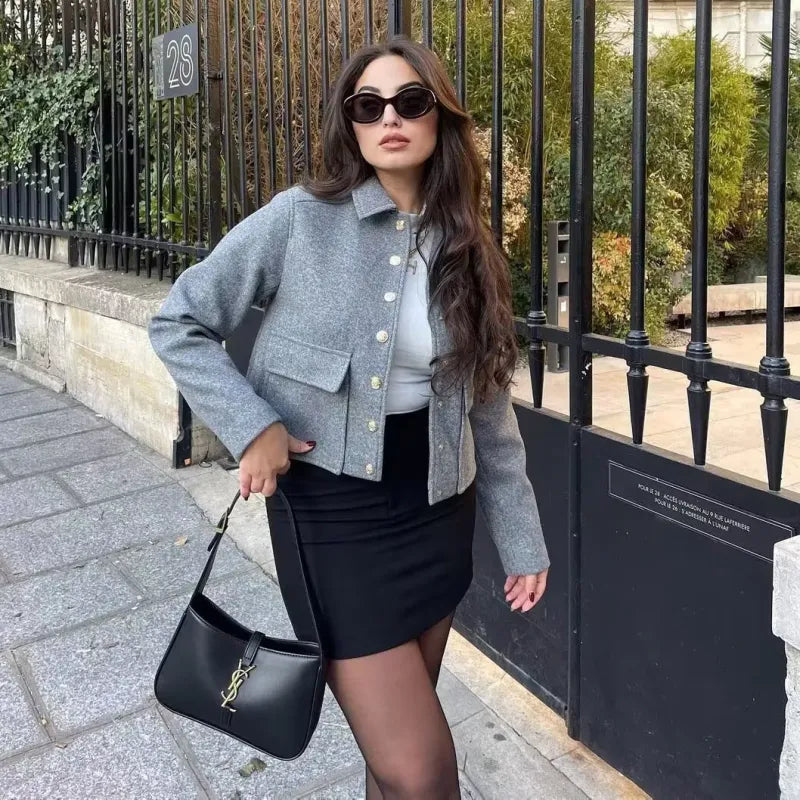 Cropped women's jacket with flap front pockets and long sleeves