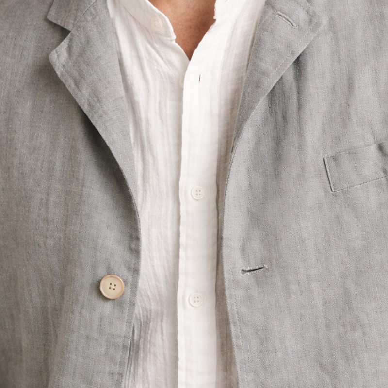 Men's woven fabric blazer with lapel collar and clean seam finishing