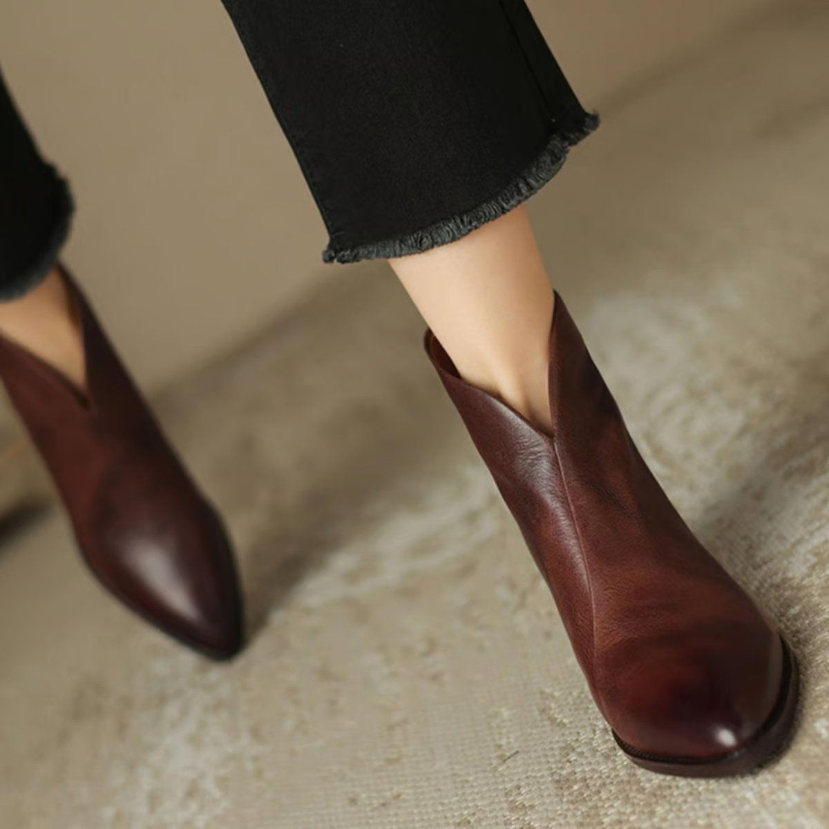 Sole detail of women's leather ankle boots with block heel