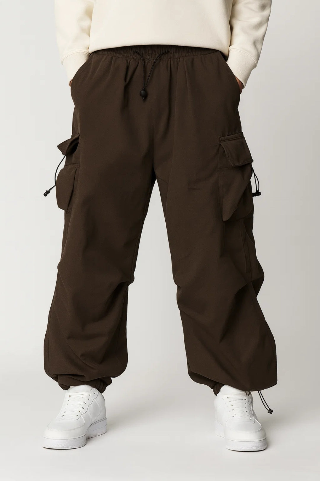 Men's relaxed cargo pants with elastic waist, drawstring, and cargo pockets with flaps
