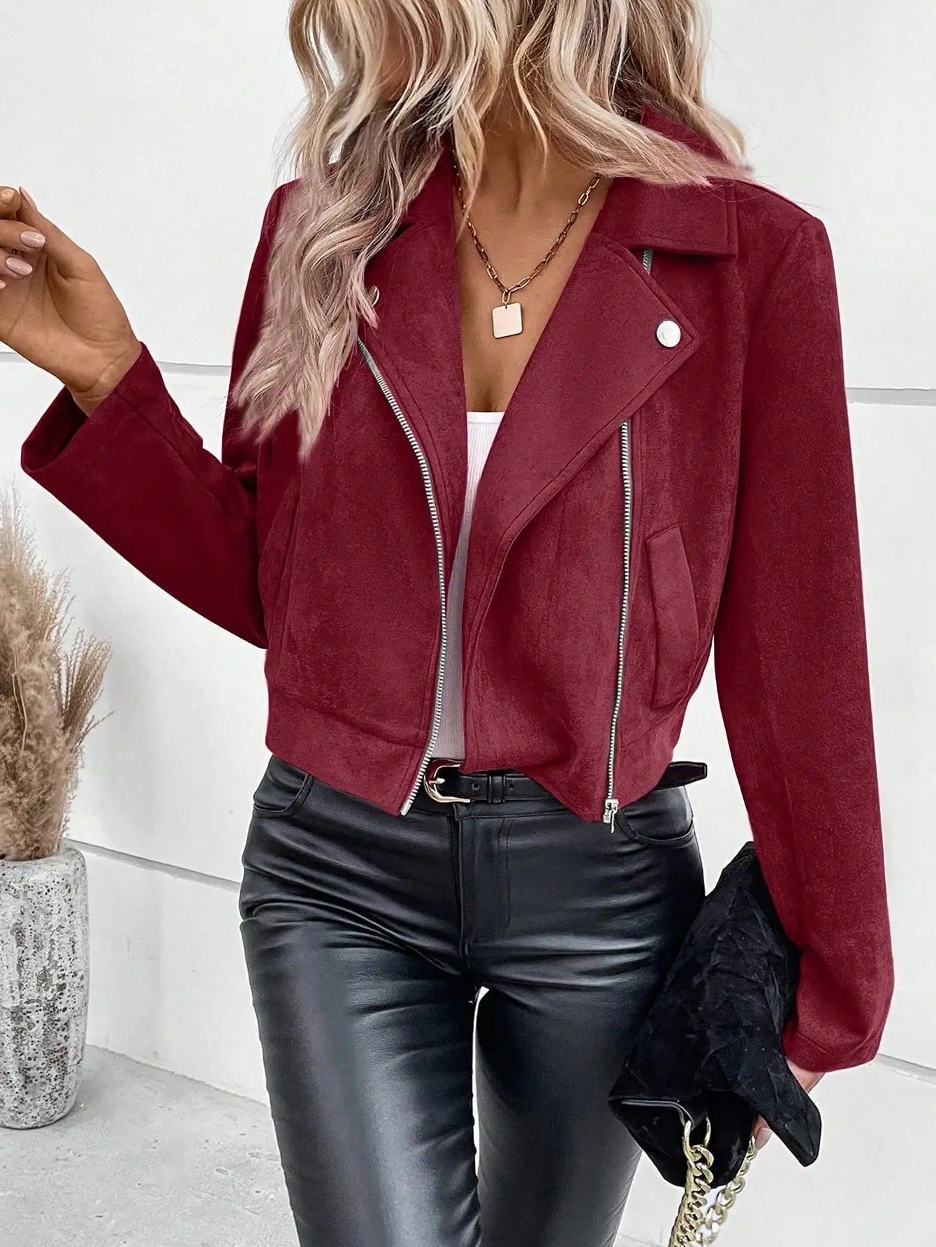 Form-fitting women's biker jacket with asymmetric zipper and short hem
