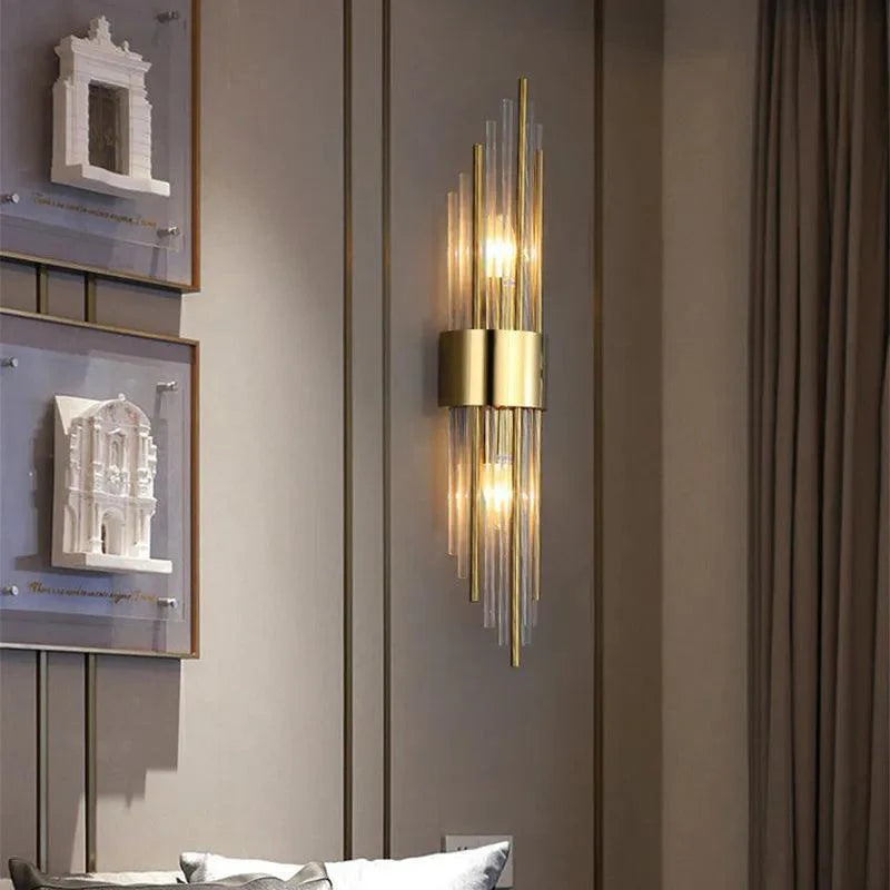Indoor wall-mounted lamp in metal and glass with a structured vertical design