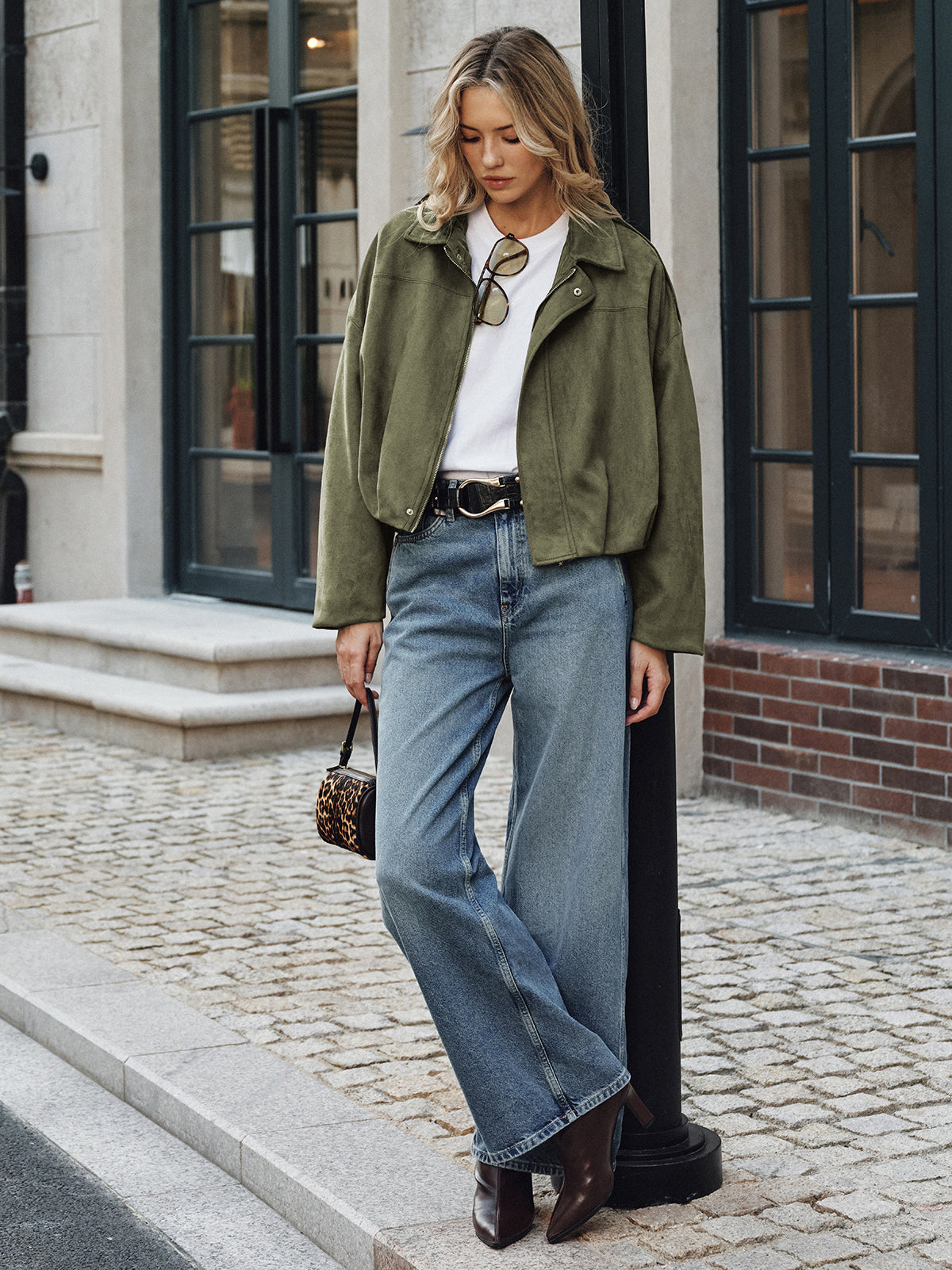 Relaxed-fit women's jacket with dropped shoulders and hip-length cut