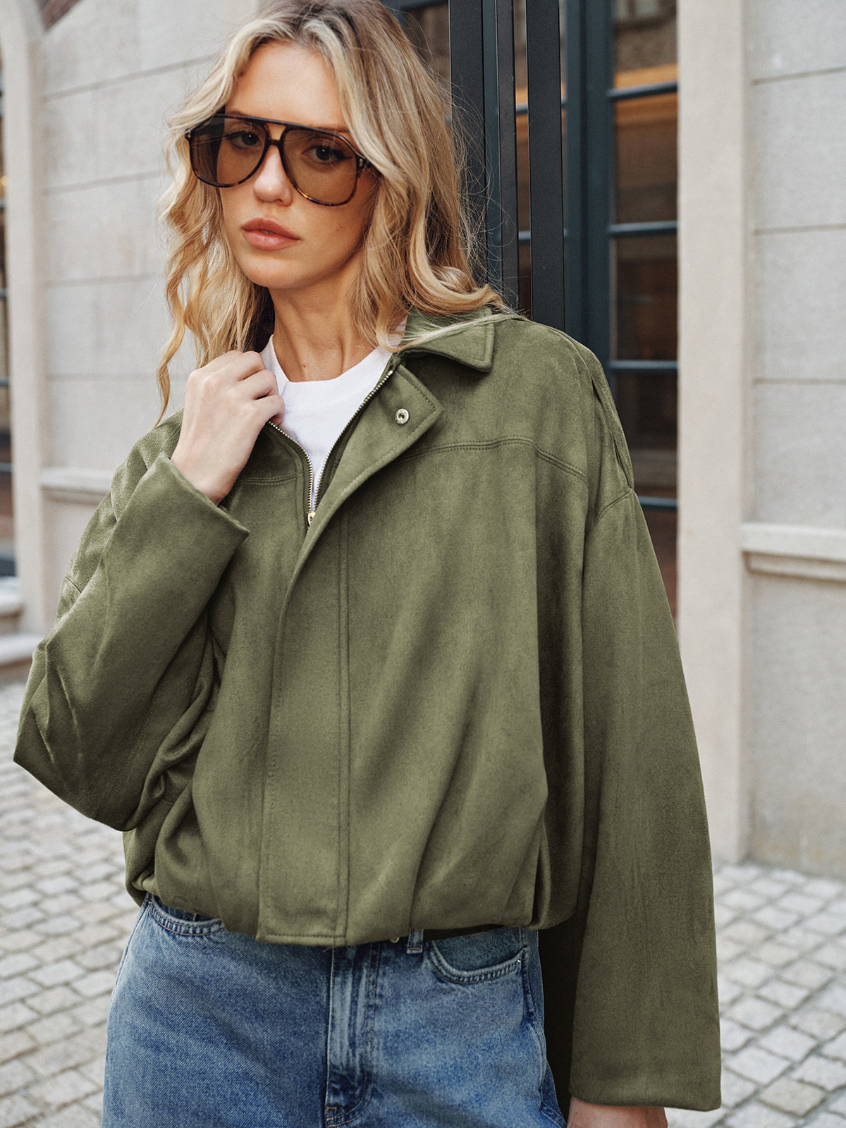Hip-length women's jacket with side pockets and front zipper closure