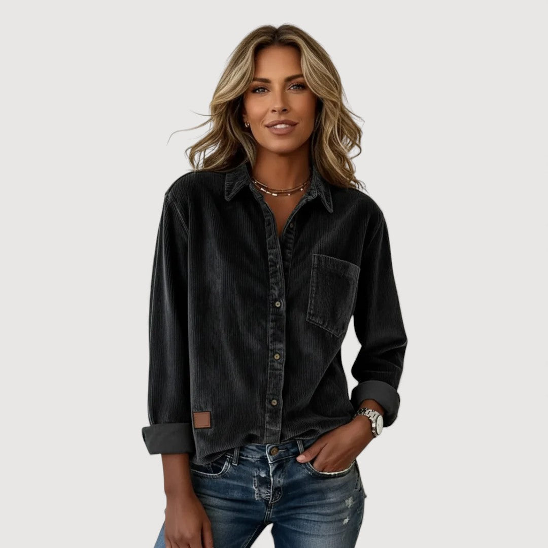 Women's classic shirt with a relaxed silhouette, chest pocket, and long sleeves