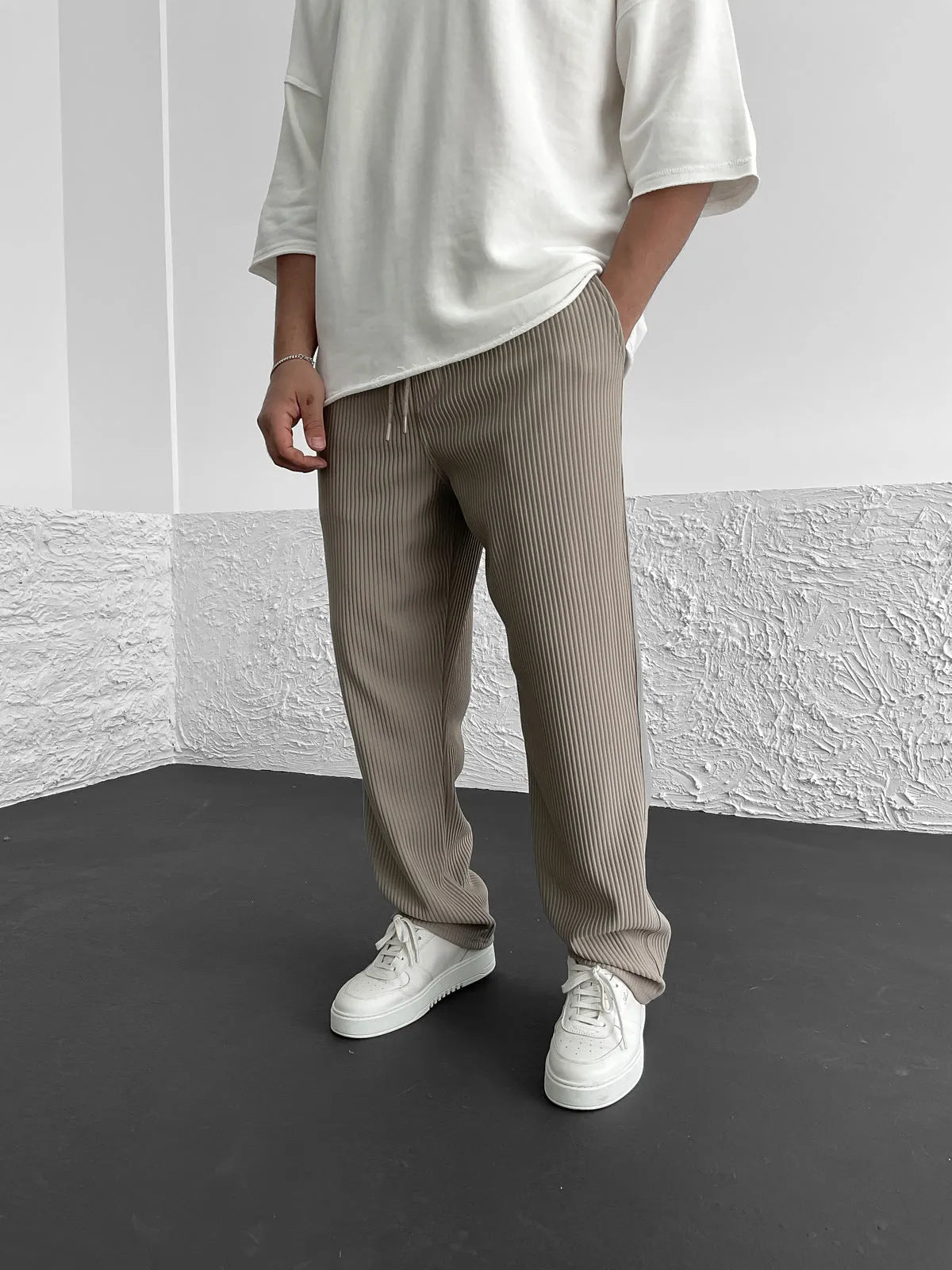 Men's corduroy trousers in relaxed fit — front view