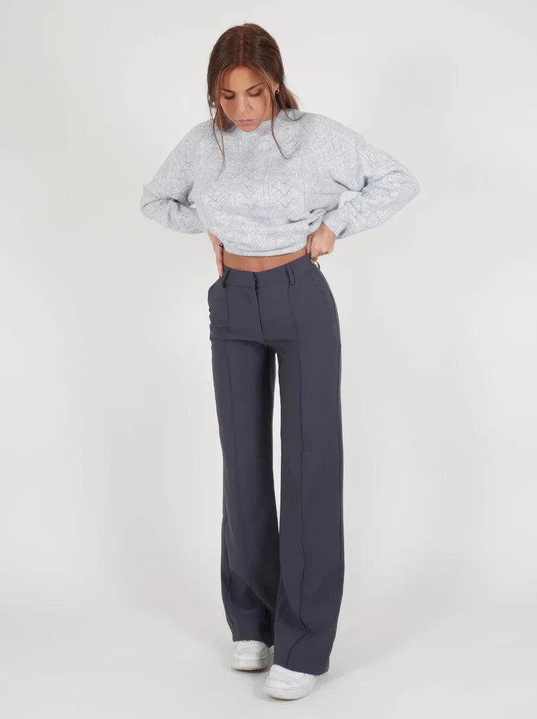 High-waisted straight trousers for women with clean seams and a full-length silhouette