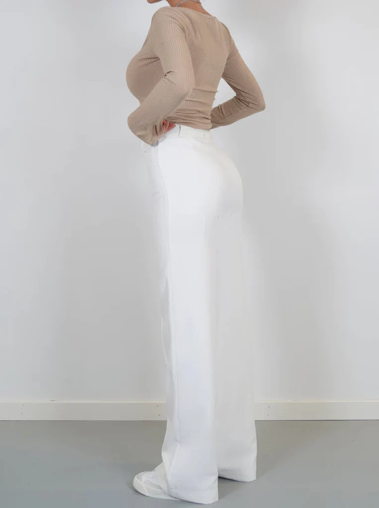 Women's woven straight trousers with a high waist and clean seam construction