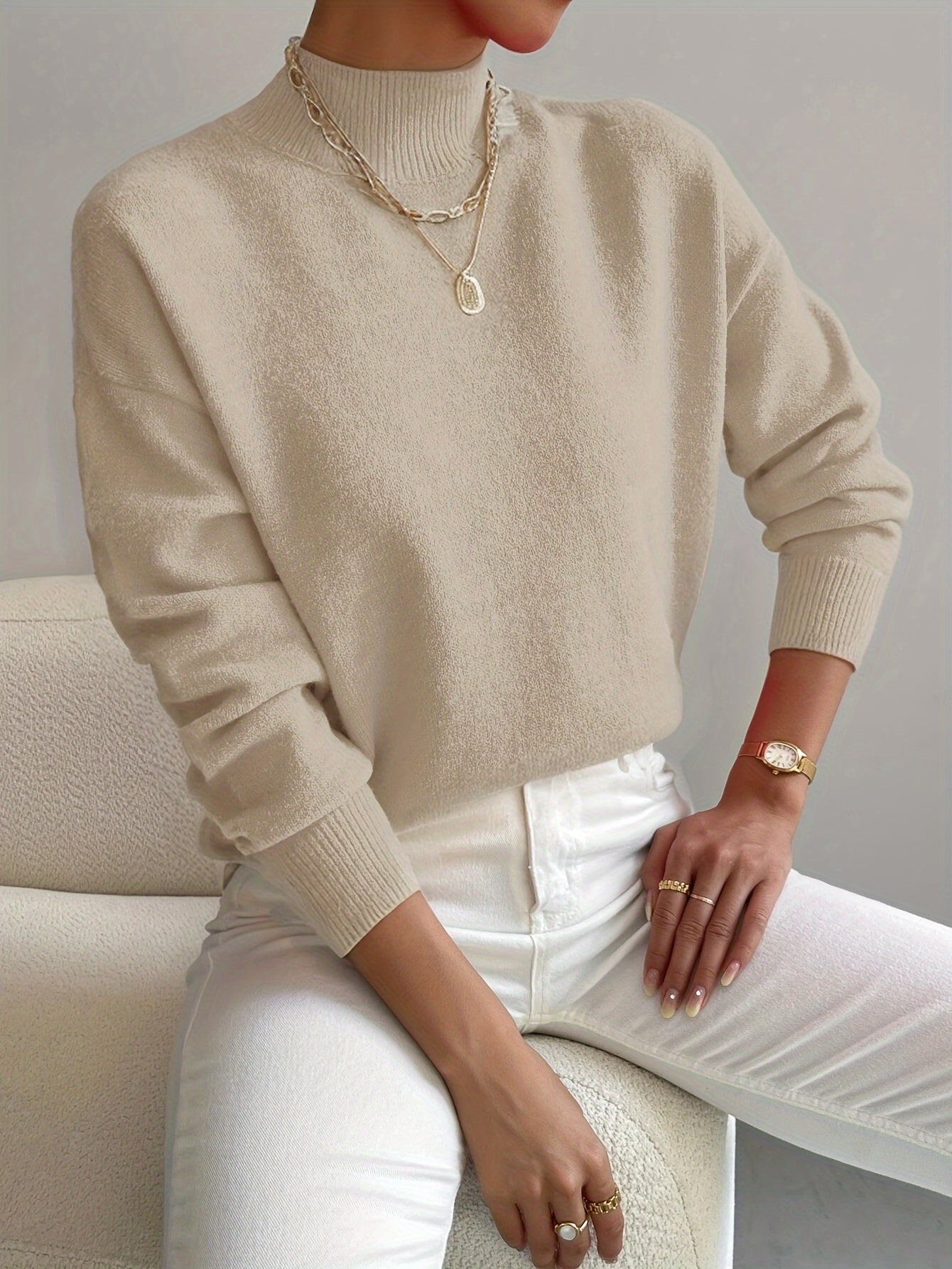 Women's relaxed fit knitted sweater with high neck and ribbed cuffs and hem
