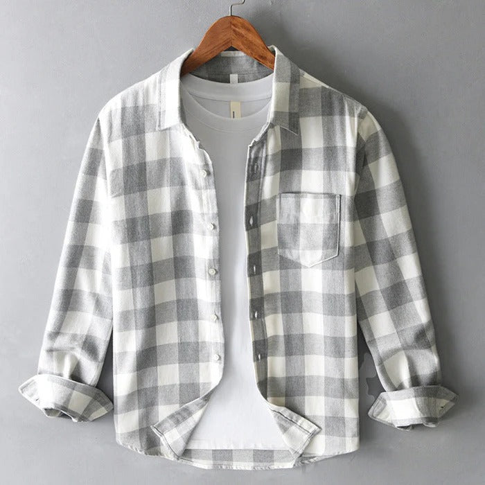 Men's woven plaid shirt with chest pocket and hip-length rounded hem